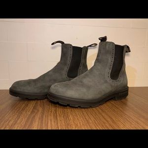 Blundstones W AUS size 7 (W10)